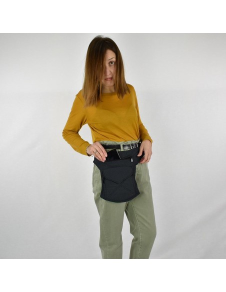 Riñonera negra con comas y cierre click - Stitching