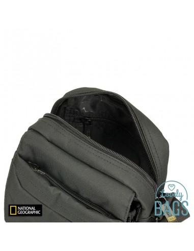 Bandolera impermeable negra con solapa National Geographic - Pro